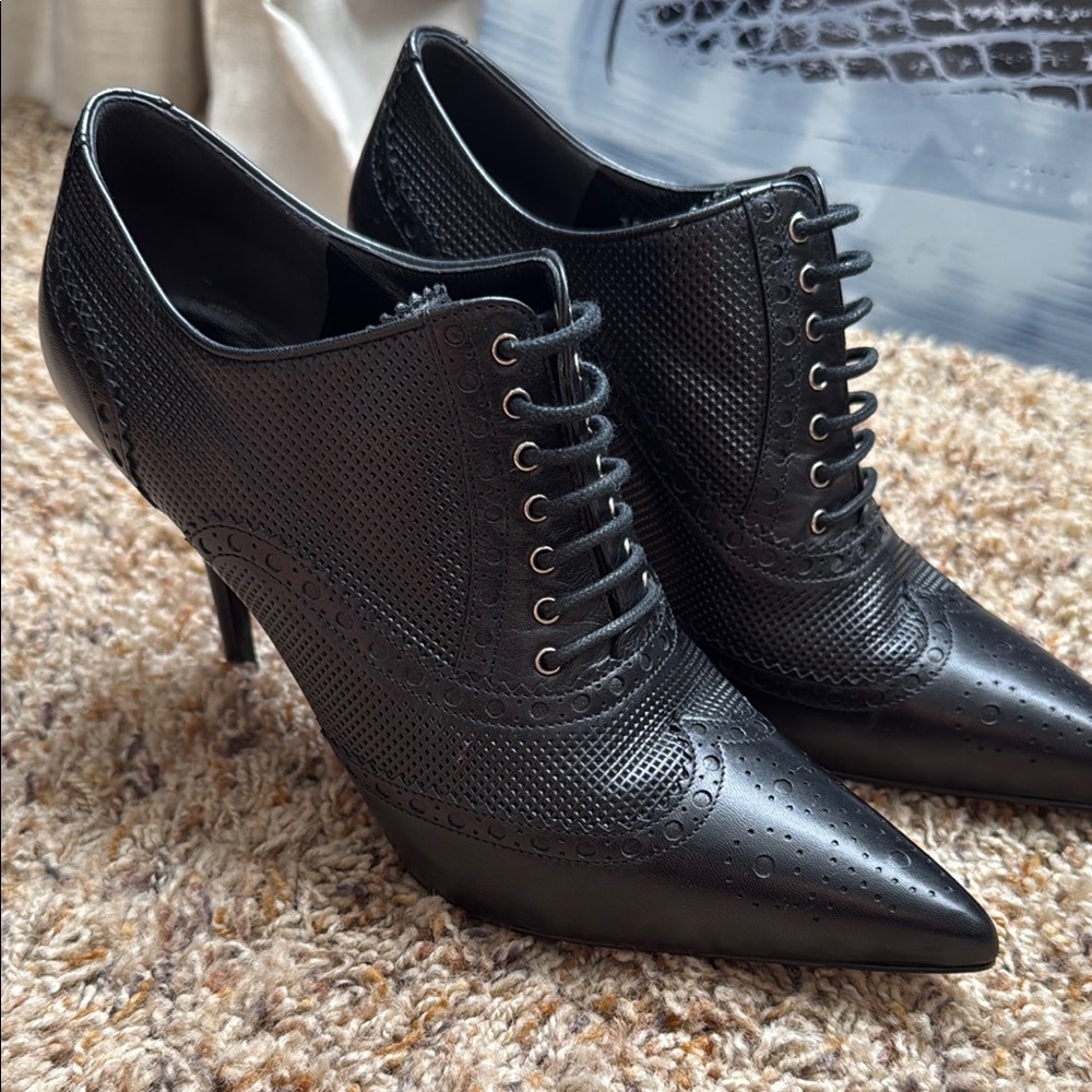 Gucci Women's Black Lace-Up Shoes - Picture 2 of 10